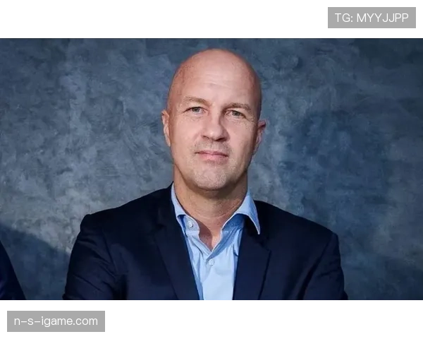 克鲁伊夫式比赛节奏控制树立现代足球战术新标杆，引发业界广泛关注