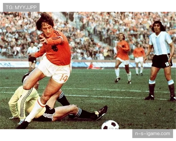 克鲁伊夫技术革新：智慧与魅力重塑现代足球