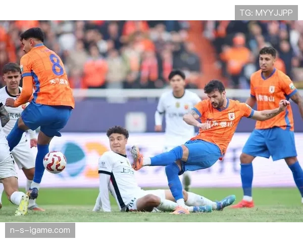 中超联赛焦点战分析：强队对决让争冠形势更加复杂