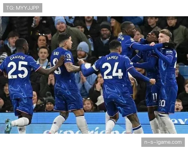 切尔西大规模引援效果引发争议,阵容磨合问题对赛季走势形成制约 切尔西大规模引援效果引发争议,阵容磨合问题对赛季走势形成制约